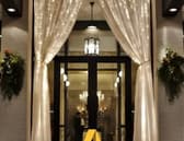 What Draping Styles Work Best for Dramatic Entrances or Focal Points?